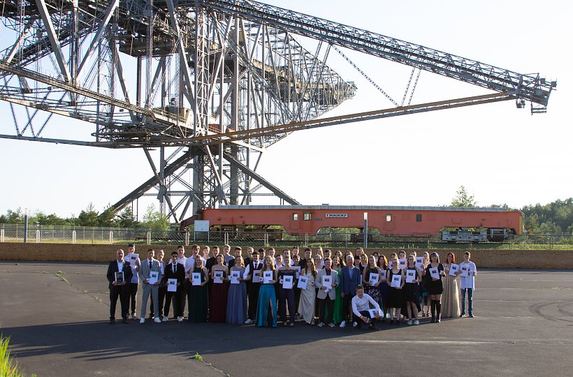Schulabgänger der Grund- und Oberschule Massen 2023, Abschlussfeier an der F60 im Juli 2023, ©Amt Kleine Elster